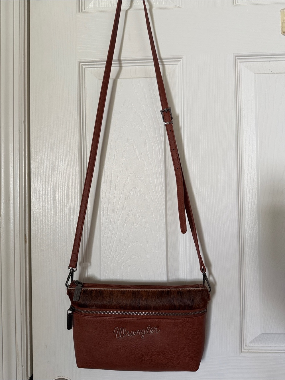 Wrangler Chestnut Brown Leather Messenger Crossbody